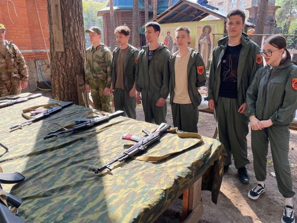 Юнармейцы ВПК "Авангард" местного отделения г. Комсомольское по приглашению настоятеля Казанского храма г. Раменское протоиерея Андрея Козорезова, прибыли в г. Раменское Московской области для участия в Межрегиональных... Юнармейцы ВПК "Авангард" местного отделения г. Комсомольское по приглашению настоятеля Казанского храма г. Раменское протоиерея Андрея Козорезова, прибыли в г. Раменское Московской области для участия в Межрегиональных...