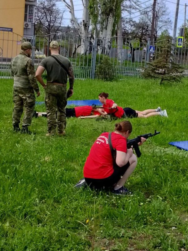 25 апреля в Мариуполе состоялся зональный этап военно-патриотической игры «Зарница 2.0», в котором соревновались лучшие команды, прошедшие муниципальный отбор 25 апреля в Мариуполе состоялся зональный этап военно-патриотической игры «Зарница 2.0», в котором соревновались лучшие команды, прошедшие муниципальный отбор