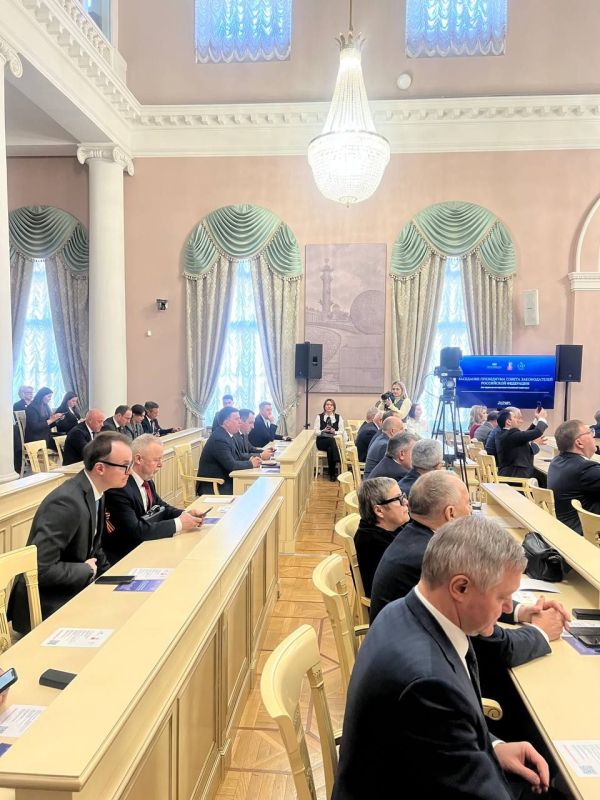 Константин Кузьмин: Сегодня в День российского парламентаризма принял участие в заседании Президиума Совета Законодателей Константин Кузьмин: Сегодня в День российского парламентаризма принял участие в заседании Президиума Совета Законодателей