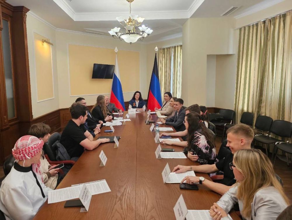 Молодежный парламент ДНР и Центр молодежной дипломатии «ЛЕГАТУС» провели модель «Евразийского Молодежного Парламента» Молодежный парламент ДНР и Центр молодежной дипломатии «ЛЕГАТУС» провели модель «Евразийского Молодежного Парламента»
