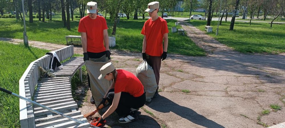 26.04.2025 года, юнармейцы ВПК "Красная звёзда" ГБОУ «Средняя школа № 22 городского округа Харцызск» , совместно с советником директора по воспитанию и взаимодействию с детскими общественными объединениями Чечвий Е.В.... 26.04.2025 года, юнармейцы ВПК "Красная звёзда" ГБОУ «Средняя школа № 22 городского округа Харцызск» , совместно с советником директора по воспитанию и взаимодействию с детскими общественными объединениями Чечвий Е.В....