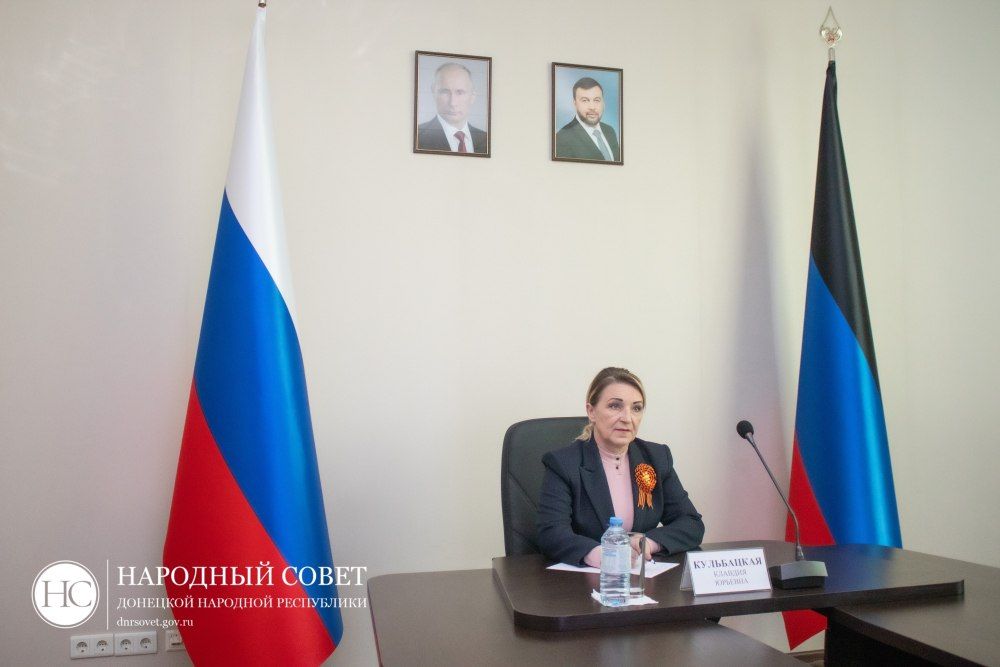 В воскресенье — в День российского парламентаризма - состоялось заседание Комиссии Совета законодателей Российской Федерации при Федеральном Собрании Российской Федерации по вопросам социальной политики В воскресенье — в День российского парламентаризма - состоялось заседание Комиссии Совета законодателей Российской Федерации при Федеральном Собрании Российской Федерации по вопросам социальной политики