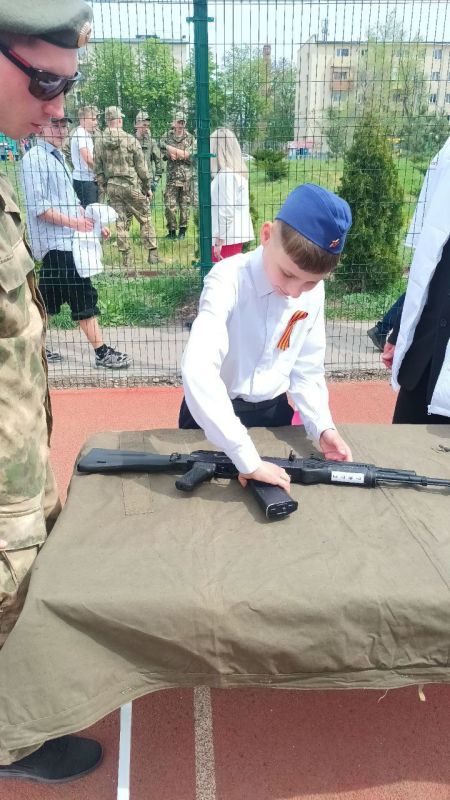 25 апреля в Мариуполе состоялся зональный этап военно-патриотической игры «Зарница 2.0», в котором соревновались лучшие команды, прошедшие муниципальный отбор 25 апреля в Мариуполе состоялся зональный этап военно-патриотической игры «Зарница 2.0», в котором соревновались лучшие команды, прошедшие муниципальный отбор