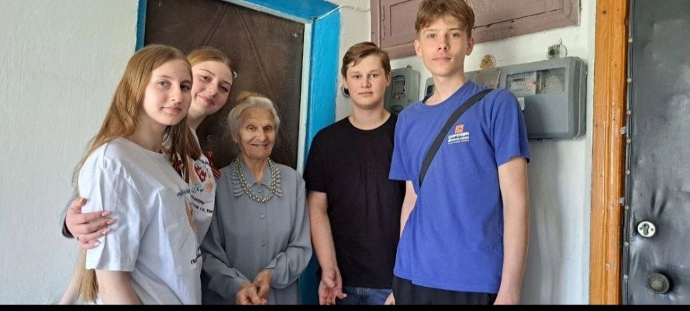 В преддверии 80 -летия Дня Победы волонтерский отряд "Твори добро" обучающихся ГБОУ "Гимназия г.о.Торез" ( руководитель Ничипорук А.В) принял участие в акции "Ветеран живет рядом" В преддверии 80 -летия Дня Победы волонтерский отряд "Твори добро" обучающихся ГБОУ "Гимназия г.о.Торез" ( руководитель Ничипорук А.В) принял участие в акции "Ветеран живет рядом"