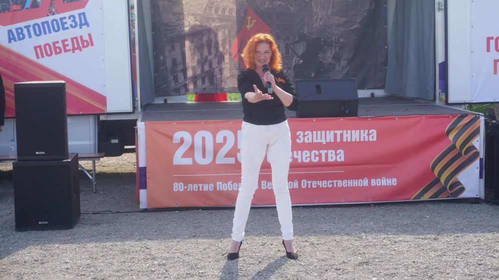 Остановка Автопоезда Победы в селе Буряковая Балка Остановка Автопоезда Победы в селе Буряковая Балка