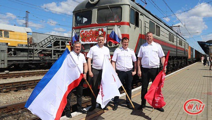 Состав из 54-х грузовых вагонов за 26 часов прошел маршрут по железнодорожным маршрутам Донецкого и Мелитополь-Херсонского филиалов ФГУП «ЖДН» до Севастополя Состав из 54-х грузовых вагонов за 26 часов прошел маршрут по железнодорожным маршрутам Донецкого и Мелитополь-Херсонского филиалов ФГУП «ЖДН» до Севастополя