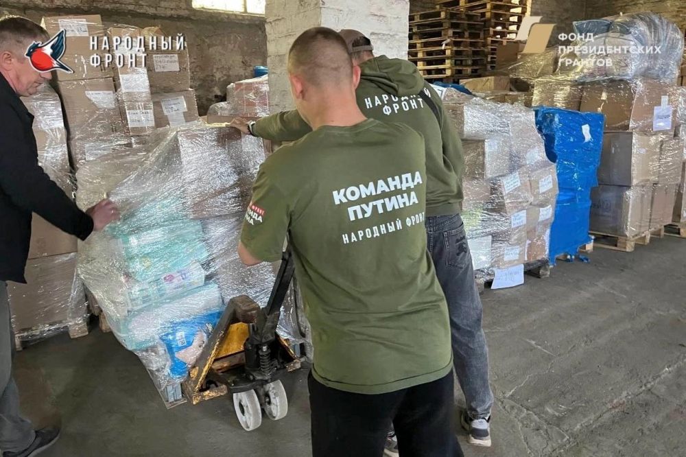 Ленобласть доставила десятки тонн гумпомощи в Енакиево Ленобласть доставила десятки тонн гумпомощи в Енакиево