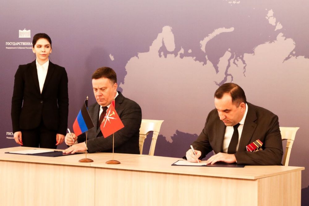 Константин Кузьмин: В День российского парламентаризма подписали Соглашение о межпарламентском сотрудничестве с Тульской областной Думой Константин Кузьмин: В День российского парламентаризма подписали Соглашение о межпарламентском сотрудничестве с Тульской областной Думой