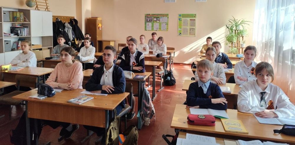 Александр Шатов: В школах Шахтерского округа прошли занятия проекта «Разговоры о важном» Александр Шатов: В школах Шахтерского округа прошли занятия проекта «Разговоры о важном»