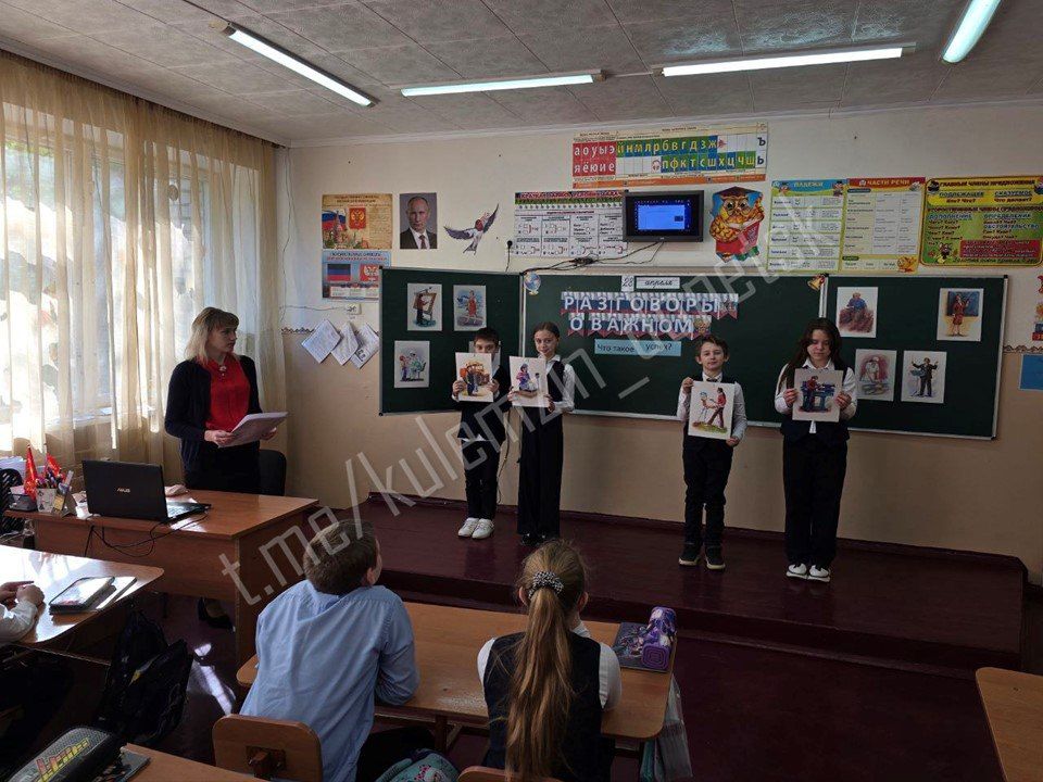 Сегодня во всех школах Донецка традиционно прошли занятия «Разговоры о важном», посвящённые теме «Что такое успех?» в преддверии Праздника Весны и Труда Сегодня во всех школах Донецка традиционно прошли занятия «Разговоры о важном», посвящённые теме «Что такое успех?» в преддверии Праздника Весны и Труда
