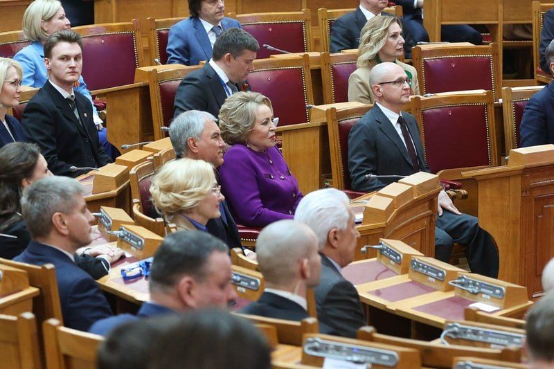 Константин Кузьмин: Президент Российской Федерации Владимир Путин встретился с членами Совета законодателей при Федеральном Собрании Российской Федерации Константин Кузьмин: Президент Российской Федерации Владимир Путин встретился с членами Совета законодателей при Федеральном Собрании Российской Федерации