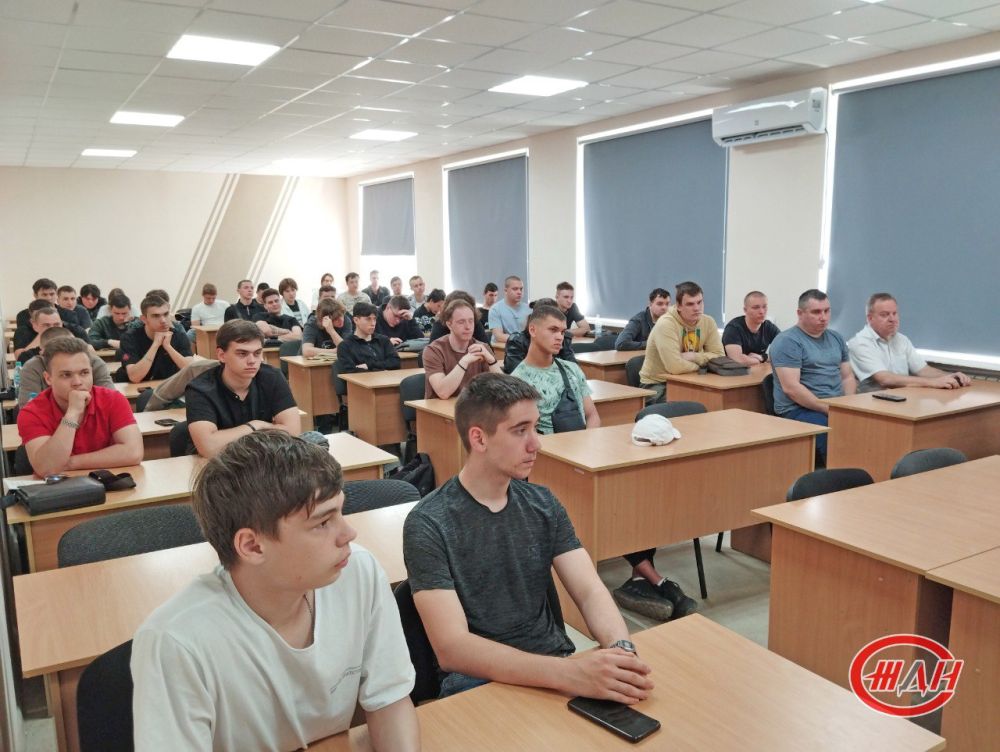 25 апреля 2025 года специалисты по управлению персоналом центрального аппарата и Луганского филиала ФГУП «Железные дороги Новороссии» встретились со студентами Института транспорта и логистики, Института приборостроения... 25 апреля 2025 года специалисты по управлению персоналом центрального аппарата и Луганского филиала ФГУП «Железные дороги Новороссии» встретились со студентами Института транспорта и логистики, Института приборостроения...