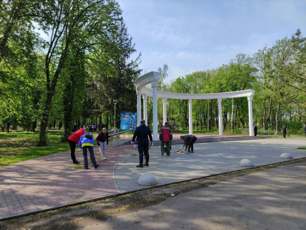 Сотрудники сектора спорта и туризма, Волновахской спортивной школы и "Спорт для всех", приняли участие во Всероссийском субботнике Сотрудники сектора спорта и туризма, Волновахской спортивной школы и "Спорт для всех", приняли участие во Всероссийском субботнике