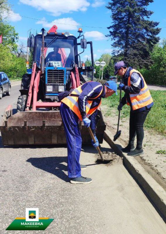 Сотрудниками МУП АГМ «Перспектива» выполнены работы: по сбору летучего мусора и очистке урн, по уборке тротуаров и дорог, по ул. Московской, Островского, Малиновского, Чубаря, Свободы, Ермощенко, Победы, Ленина, Плеханова... Сотрудниками МУП АГМ «Перспектива» выполнены работы: по сбору летучего мусора и очистке урн, по уборке тротуаров и дорог, по ул. Московской, Островского, Малиновского, Чубаря, Свободы, Ермощенко, Победы, Ленина, Плеханова...