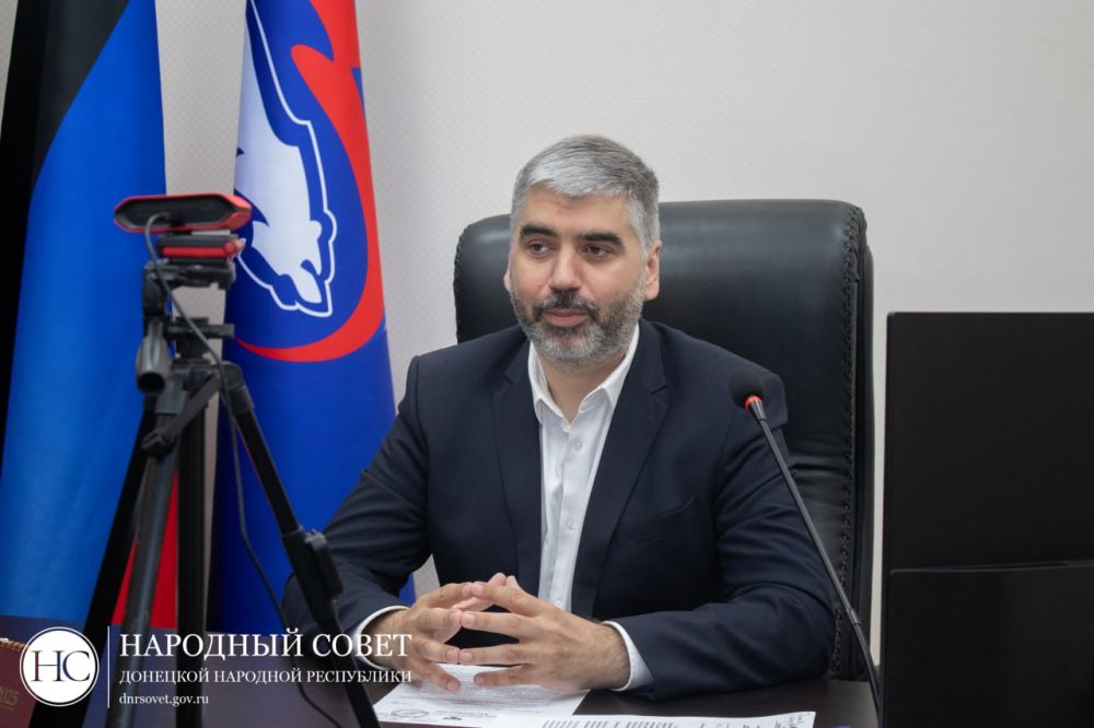 Алексей Дорофеев рассказал об итогах оперативного совещания с Главой ДНР Алексей Дорофеев рассказал об итогах оперативного совещания с Главой ДНР
