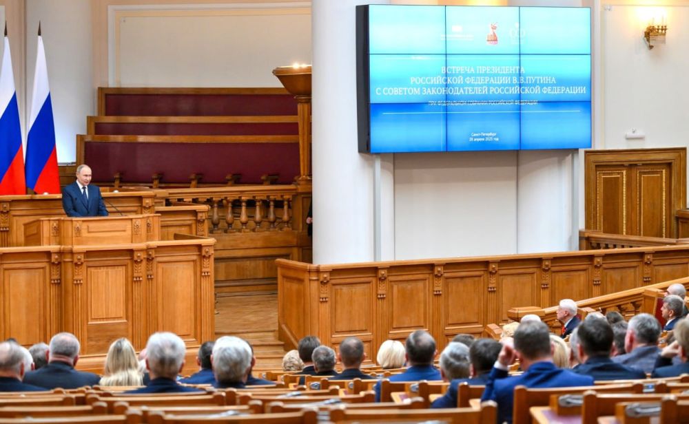 Константин Кузьмин: Президент Российской Федерации Владимир Путин встретился с членами Совета законодателей при Федеральном Собрании Российской Федерации Константин Кузьмин: Президент Российской Федерации Владимир Путин встретился с членами Совета законодателей при Федеральном Собрании Российской Федерации