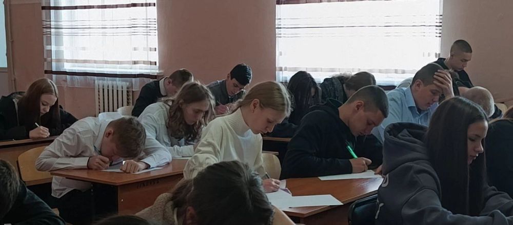 28.04.2025 года коллектив ГБОУ «Мироновская школа №10 г.о. Дебальцево» принял участие в Республиканской образовательно-просветительская акции «Донецкий диктант», который проводится ежегодно с целью развития русского языка и... 28.04.2025 года коллектив ГБОУ «Мироновская школа №10 г.о. Дебальцево» принял участие в Республиканской образовательно-просветительская акции «Донецкий диктант», который проводится ежегодно с целью развития русского языка и...