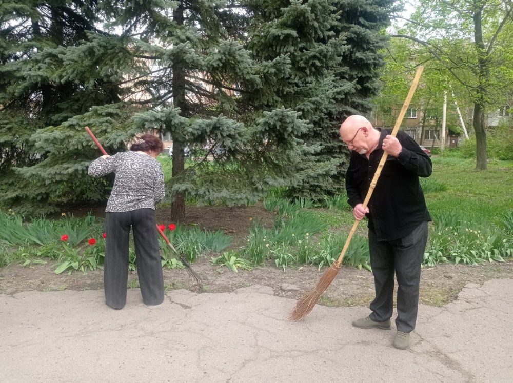 В Кировском внутригородском районе продолжаются работы в рамках двухмесячника по благоустройству В Кировском внутригородском районе продолжаются работы в рамках двухмесячника по благоустройству