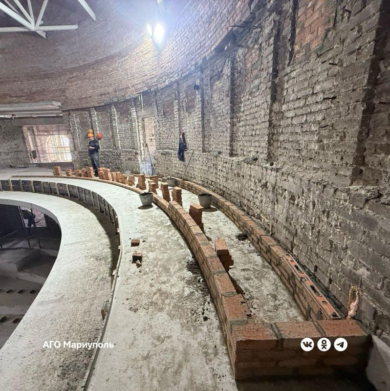 Петербургские строители продолжают восстановление Драмтеатра Петербургские строители продолжают восстановление Драмтеатра