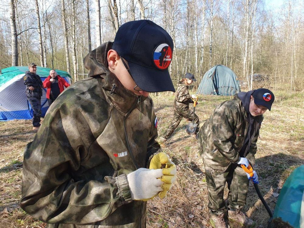 Школьники из Волновахи присоединились к салехардскому поисковому отряду «Ямальский плацдарм» Школьники из Волновахи присоединились к салехардскому поисковому отряду «Ямальский плацдарм»