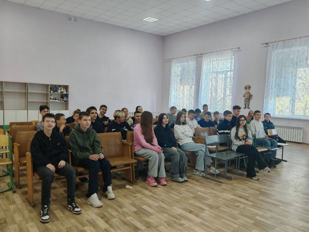 Важная презентация!. Сегодня Иловайская средняя школа №13 стала местом объединения молодежи вокруг важного социального проекта под названием «МЫ#ВМЕСТЕ» Важная презентация!. Сегодня Иловайская средняя школа №13 стала местом объединения молодежи вокруг важного социального проекта под названием «МЫ#ВМЕСТЕ»
