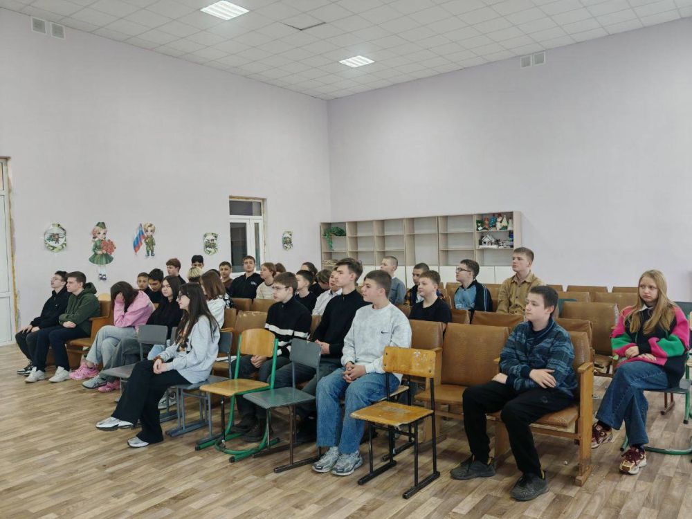 Важная презентация!. Сегодня Иловайская средняя школа №13 стала местом объединения молодежи вокруг важного социального проекта под названием «МЫ#ВМЕСТЕ» Важная презентация!. Сегодня Иловайская средняя школа №13 стала местом объединения молодежи вокруг важного социального проекта под названием «МЫ#ВМЕСТЕ»