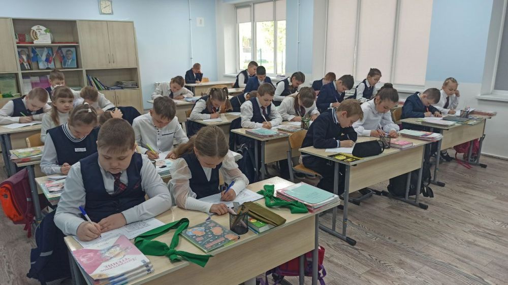 В школах Кировского прошли внеурочные занятия «Разговоры о важном» В школах Кировского прошли внеурочные занятия «Разговоры о важном»