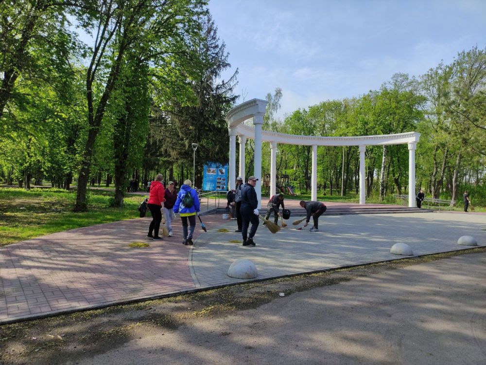 Сотрудники сектора спорта и туризма, Волновахской спортивной школы и "Спорт для всех", приняли участие во Всероссийском субботнике Сотрудники сектора спорта и туризма, Волновахской спортивной школы и "Спорт для всех", приняли участие во Всероссийском субботнике