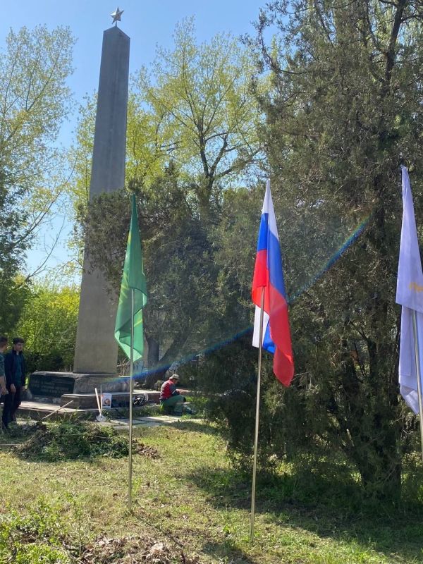 В Амвросиевском округе продолжается активная работа по благоустройству памятников! В Амвросиевском округе продолжается активная работа по благоустройству памятников!