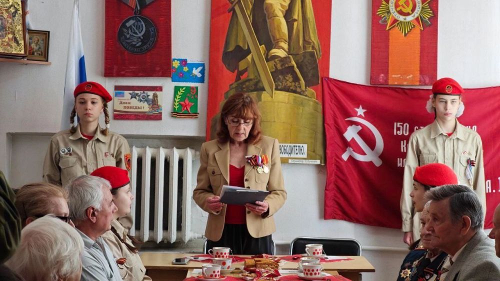 Юнармейцы ВПК" ЮЗаР" ГБОУ "Школа №47 г.о. Донецк" Шестерикова София, Шестерикова Алиса, Ромащенко Дарья, Лысак Яна посетили торжественное мероприятие Киевского районного Совета ветеранов ко Дню 80-летия Великой Победы Юнармейцы ВПК" ЮЗаР" ГБОУ "Школа №47 г.о. Донецк" Шестерикова София, Шестерикова Алиса, Ромащенко Дарья, Лысак Яна посетили торжественное мероприятие Киевского районного Совета ветеранов ко Дню 80-летия Великой Победы