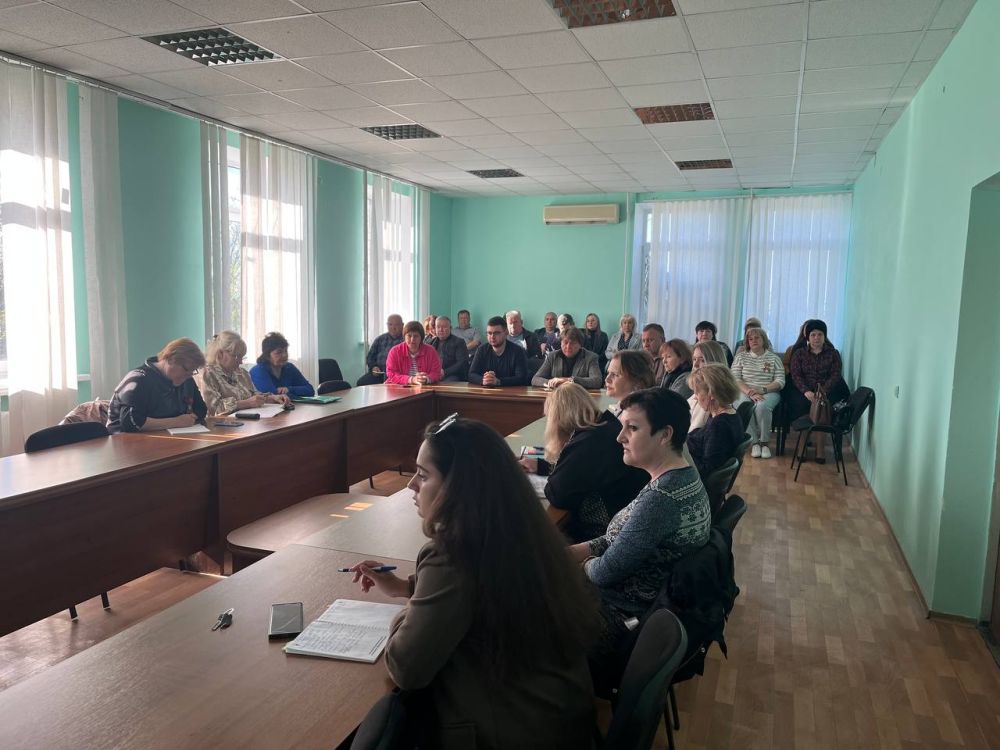 Василий Овчаров: Сегодня, 14 апреля 2025 года, состоялось аппаратное совещание с начальниками структурных подразделений Администрации Новоазовского муниципального округа, территориальных подразделений министерств и ведомств... Василий Овчаров: Сегодня, 14 апреля 2025 года, состоялось аппаратное совещание с начальниками структурных подразделений Администрации Новоазовского муниципального округа, территориальных подразделений министерств и ведомств...