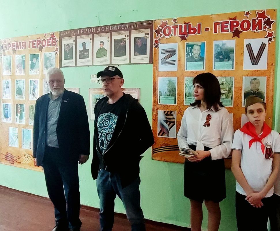 Выставка, посвященная 80-летию Великой Победы в Торезе Выставка, посвященная 80-летию Великой Победы в Торезе