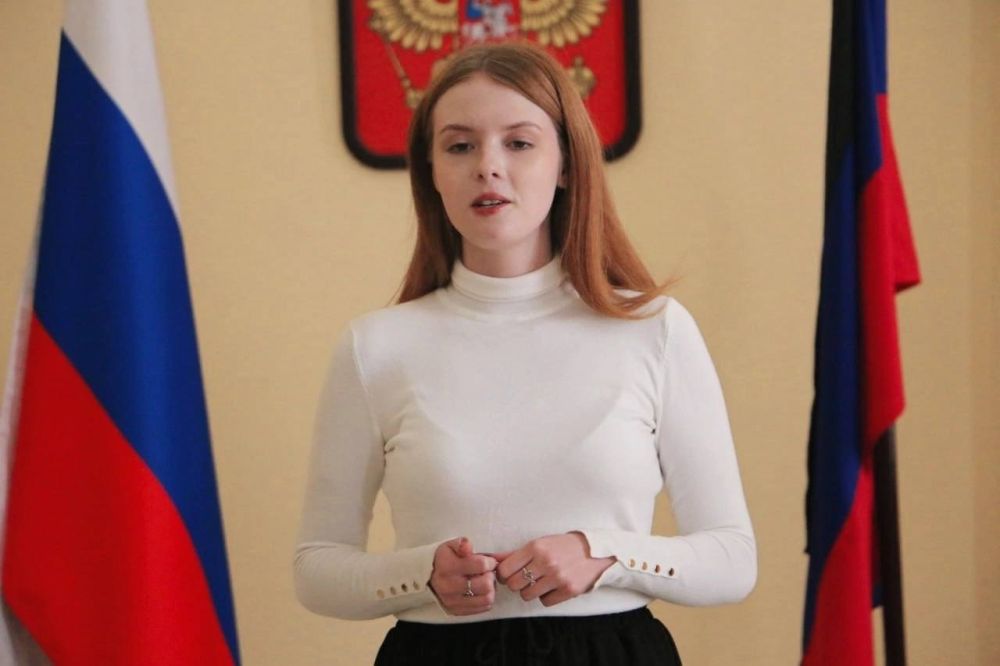 28 апреля Харцызский городской Дворец культуры наполнился эхом поэзии, посвященной Великой Победе.В этот день здесь состоялись громкие чтения, где юные артисты образцового театрального коллектива «Браво» не просто... 28 апреля Харцызский городской Дворец культуры наполнился эхом поэзии, посвященной Великой Победе.В этот день здесь состоялись громкие чтения, где юные артисты образцового театрального коллектива «Браво» не просто...