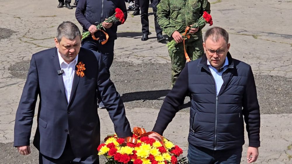 Иван Приходько: Губернатор Кузбасса Илья Владимирович Середюк во время пребывания в Горловке принял участие в создании Аллеи Героев в Сквере Советской Армии в ознаменование 80-летия Великой Победы Иван Приходько: Губернатор Кузбасса Илья Владимирович Середюк во время пребывания в Горловке принял участие в создании Аллеи Героев в Сквере Советской Армии в ознаменование 80-летия Великой Победы