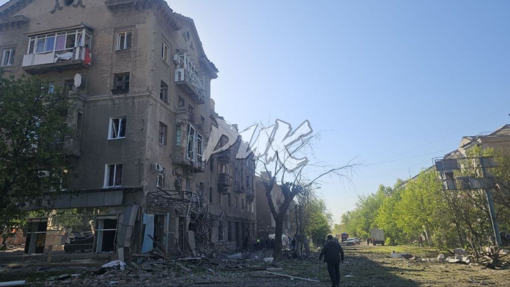 Кадры последствия артобстрела со стороны ВСУ центра Горловки Кадры последствия артобстрела со стороны ВСУ центра Горловки