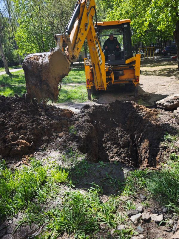 Сегодня, 29 апреля, сотрудниками ГУП ДНР "Вода Донбасса" совместно с подрядной организацией шеф-региона г. Москва, проводились аварийно-восстановительные работы на сетях водоснабжения на пр. Ленинский, 92, в Ленинском... Сегодня, 29 апреля, сотрудниками ГУП ДНР "Вода Донбасса" совместно с подрядной организацией шеф-региона г. Москва, проводились аварийно-восстановительные работы на сетях водоснабжения на пр. Ленинский, 92, в Ленинском...