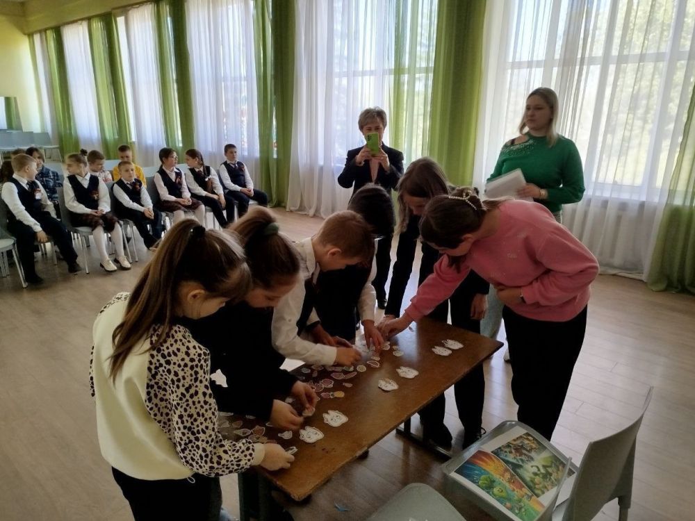 В рамках проекта партии ЕДИНАЯ РОССИЯ "Здоровое будущее" заведующая терапевтическим отделением поликлиники 2 ЯЦРБ МБ ДНР, депутат Ясиноватского муниципального совета Елена Асаул совместно с врачом терапевтом Анастасией... В рамках проекта партии ЕДИНАЯ РОССИЯ "Здоровое будущее" заведующая терапевтическим отделением поликлиники 2 ЯЦРБ МБ ДНР, депутат Ясиноватского муниципального совета Елена Асаул совместно с врачом терапевтом Анастасией...