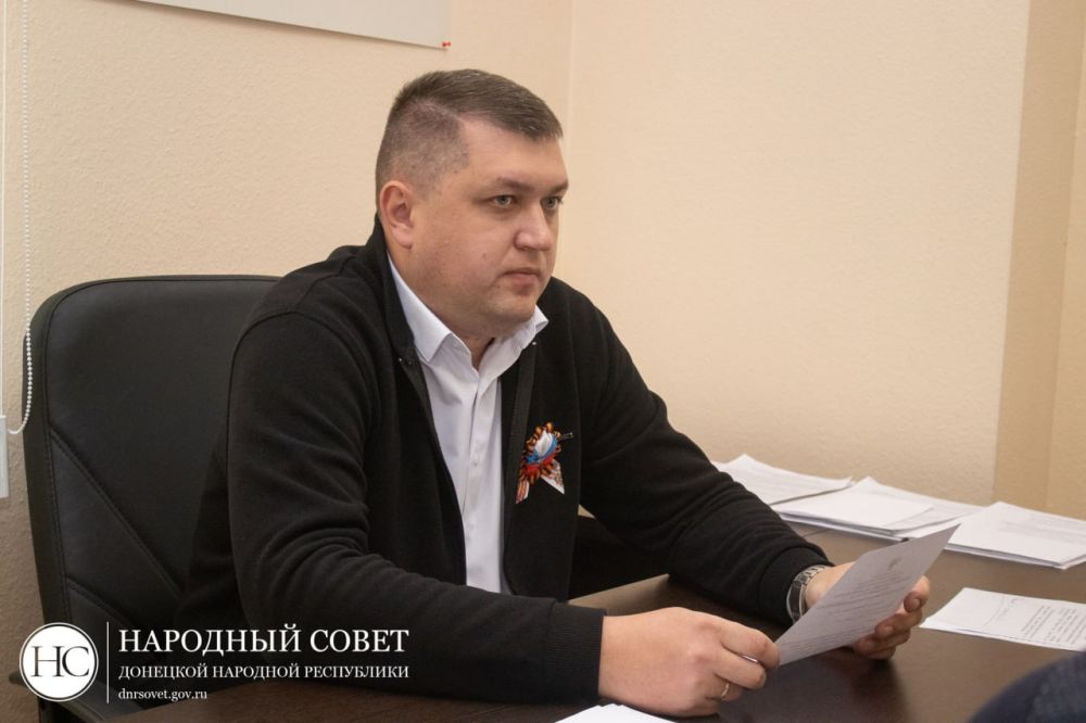 На заседании #Комитет_по_природопользованию_экологии_недрам_и_природным_ресурсам депутаты обсудили проект закона «Об охране зеленых насаждений в населенных пунктах Донецкой Народной Республики», а также установление... На заседании #Комитет_по_природопользованию_экологии_недрам_и_природным_ресурсам депутаты обсудили проект закона «Об охране зеленых насаждений в населенных пунктах Донецкой Народной Республики», а также установление...