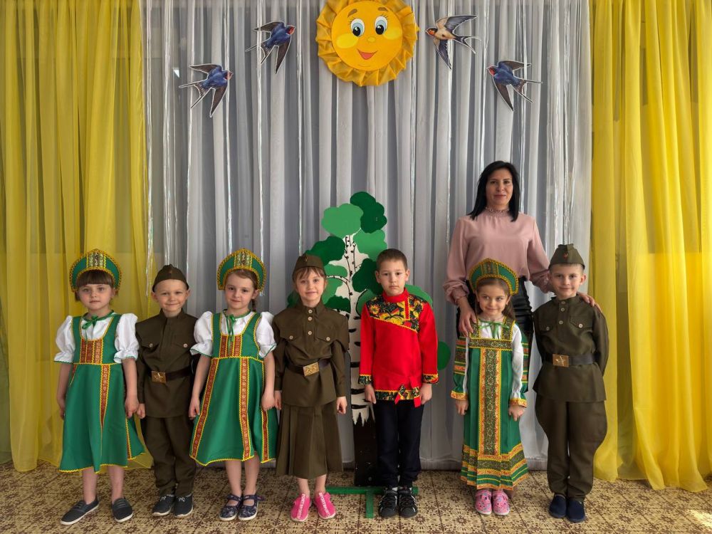 Александр Волошин: #гуманитарнаяпомощь. В детских садах «Светлячок» и «Теремок» (Амвросиевский район) теперь будут звучать народные песни и проводиться настоящие русские праздники! Глава администрации Амвросиевского района... Александр Волошин: #гуманитарнаяпомощь. В детских садах «Светлячок» и «Теремок» (Амвросиевский район) теперь будут звучать народные песни и проводиться настоящие русские праздники! Глава администрации Амвросиевского района...