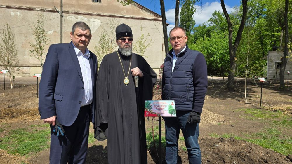 Иван Приходько: Губернатор Кузбасса Илья Владимирович Середюк во время пребывания в Горловке принял участие в создании Аллеи Героев в Сквере Советской Армии в ознаменование 80-летия Великой Победы Иван Приходько: Губернатор Кузбасса Илья Владимирович Середюк во время пребывания в Горловке принял участие в создании Аллеи Героев в Сквере Советской Армии в ознаменование 80-летия Великой Победы