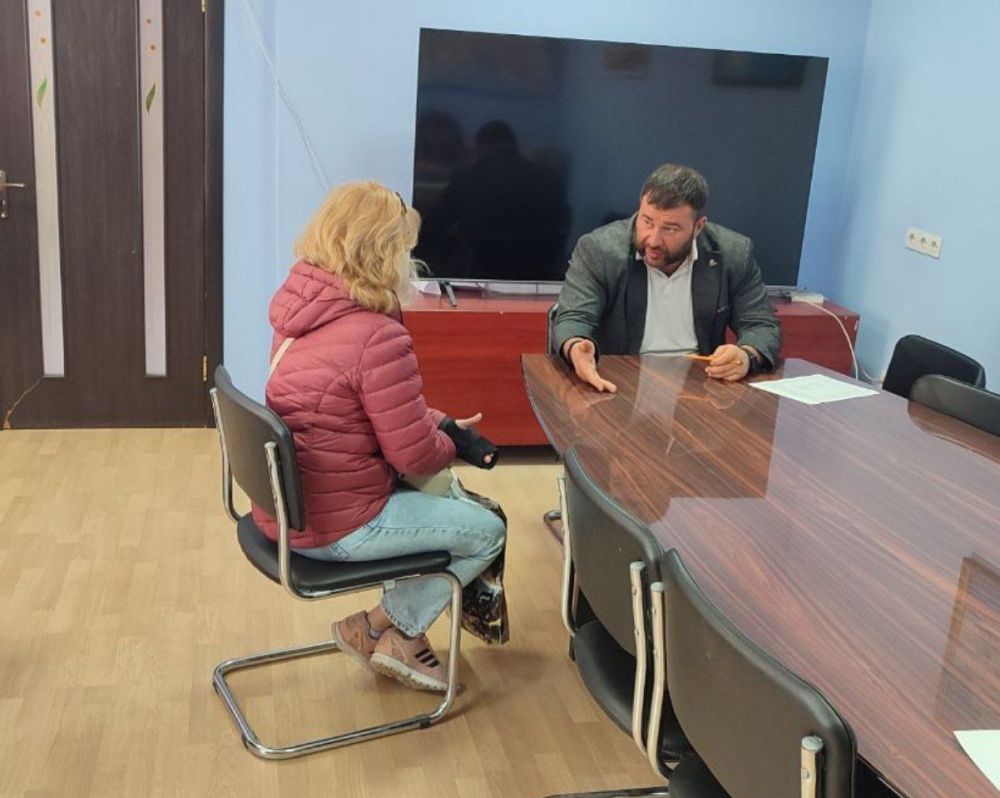Олег Саввич Хараджа, руководитель Управы Приморского внутригородского района, провел личный прием жителей Олег Саввич Хараджа, руководитель Управы Приморского внутригородского района, провел личный прием жителей