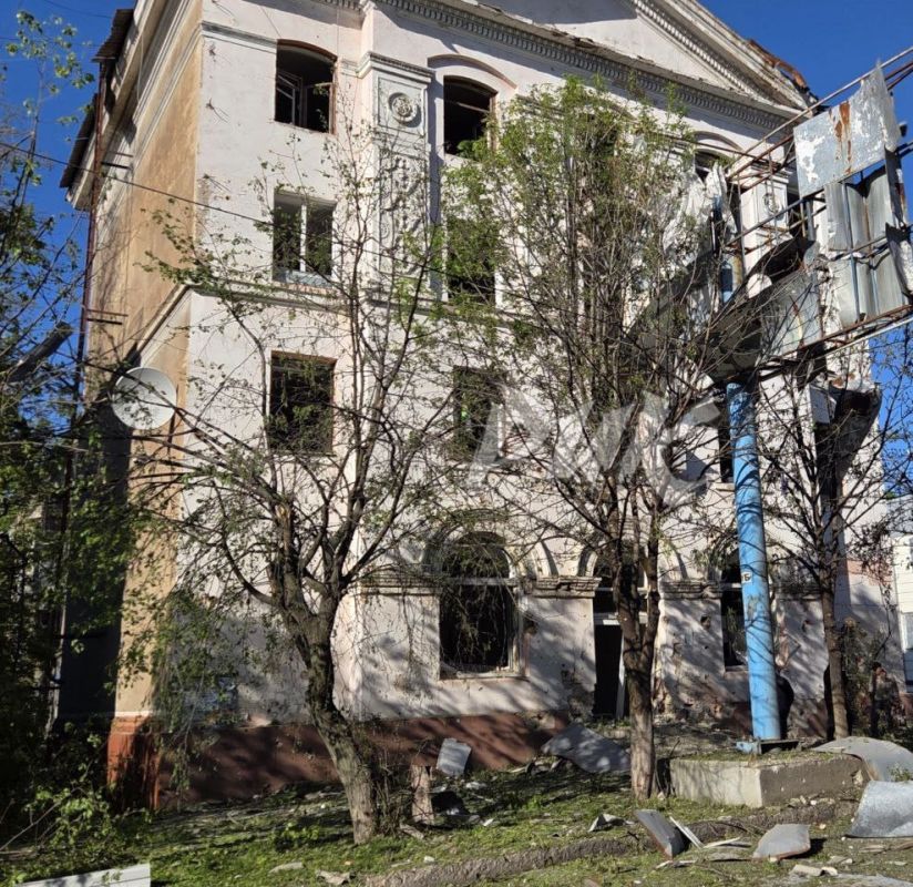 Украинские боевики обстреляли центр Горловки, сообщил мэр города Иван Приходько Украинские боевики обстреляли центр Горловки, сообщил мэр города Иван Приходько
