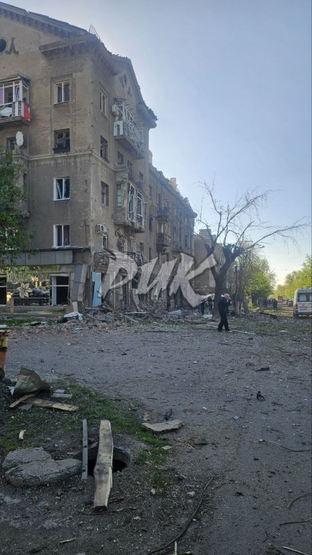 Иван Приходько: Последствия артобстрела центра Горловки со стороны украинских вооруженных бандформирований Иван Приходько: Последствия артобстрела центра Горловки со стороны украинских вооруженных бандформирований