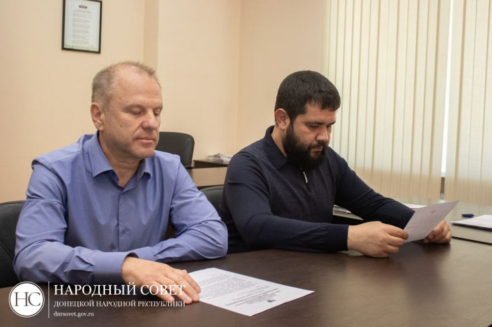 На заседании #Комитет_по_природопользованию_экологии_недрам_и_природным_ресурсам депутаты обсудили проект закона «Об охране зеленых насаждений в населенных пунктах Донецкой Народной Республики», а также установление... На заседании #Комитет_по_природопользованию_экологии_недрам_и_природным_ресурсам депутаты обсудили проект закона «Об охране зеленых насаждений в населенных пунктах Донецкой Народной Республики», а также установление...