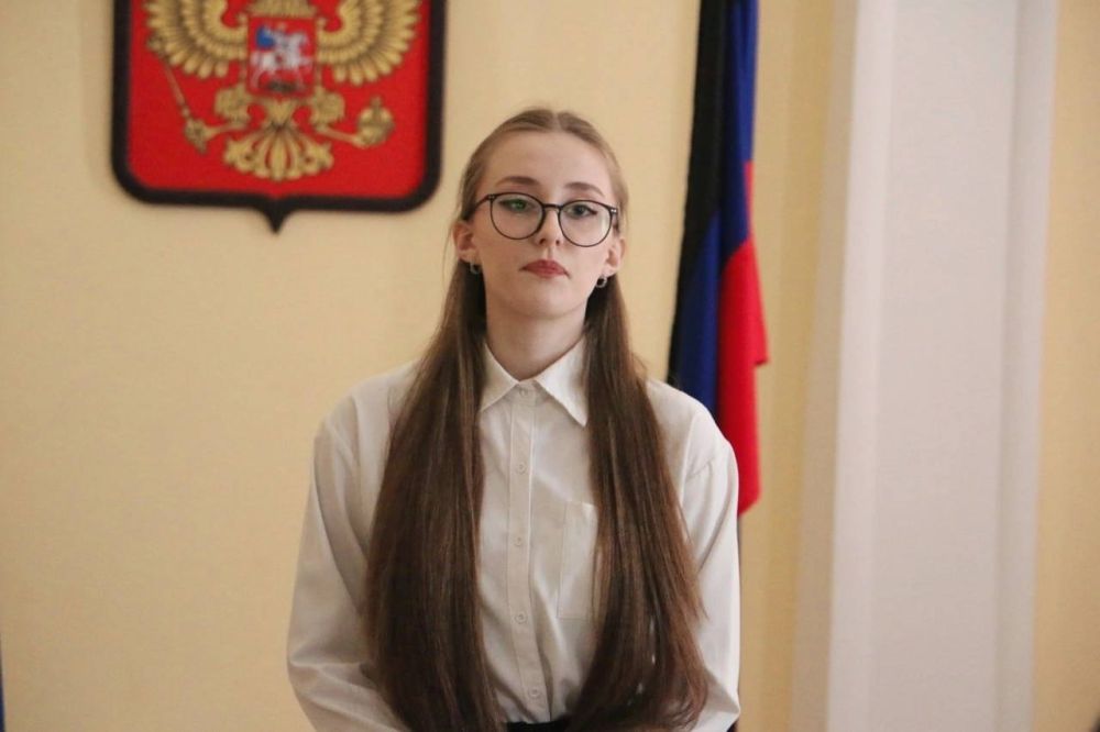 28 апреля Харцызский городской Дворец культуры наполнился эхом поэзии, посвященной Великой Победе.В этот день здесь состоялись громкие чтения, где юные артисты образцового театрального коллектива «Браво» не просто... 28 апреля Харцызский городской Дворец культуры наполнился эхом поэзии, посвященной Великой Победе.В этот день здесь состоялись громкие чтения, где юные артисты образцового театрального коллектива «Браво» не просто...
