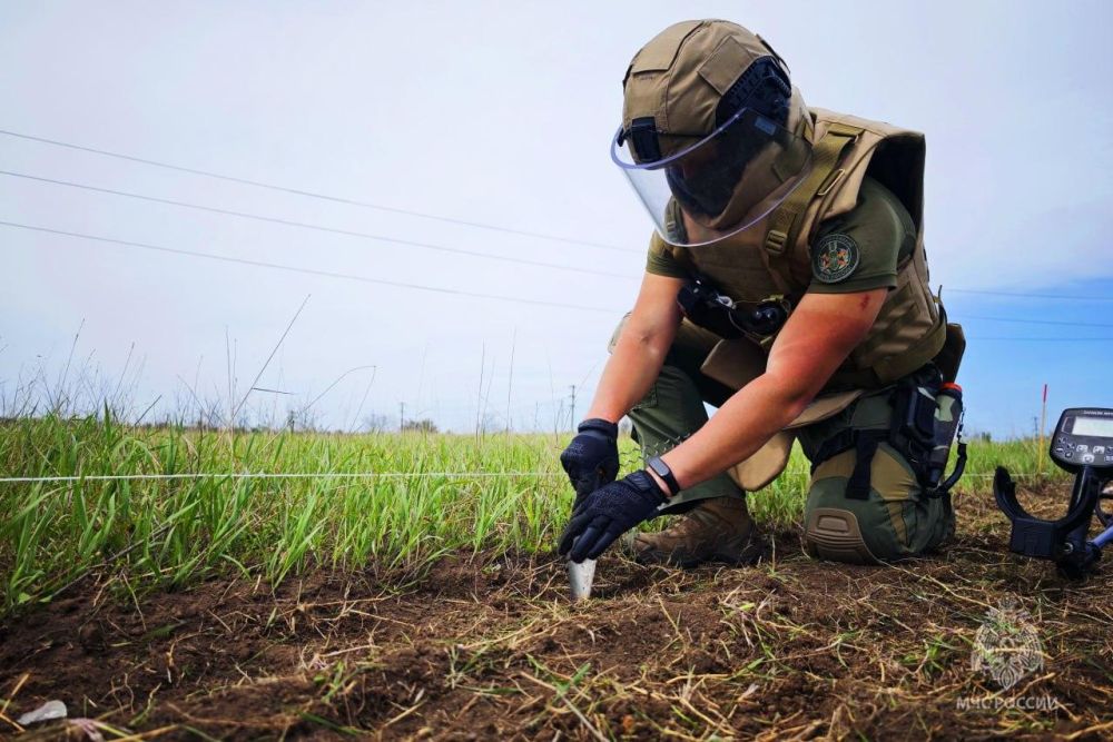 Сводный отряд пиротехников МЧС России проводит работы по разминированию в ДНР Сводный отряд пиротехников МЧС России проводит работы по разминированию в ДНР