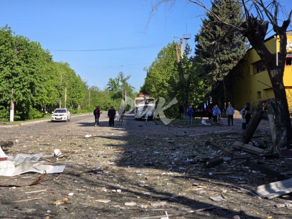 Иван Приходько: Последствия артобстрела центра Горловки со стороны украинских вооруженных бандформирований Иван Приходько: Последствия артобстрела центра Горловки со стороны украинских вооруженных бандформирований