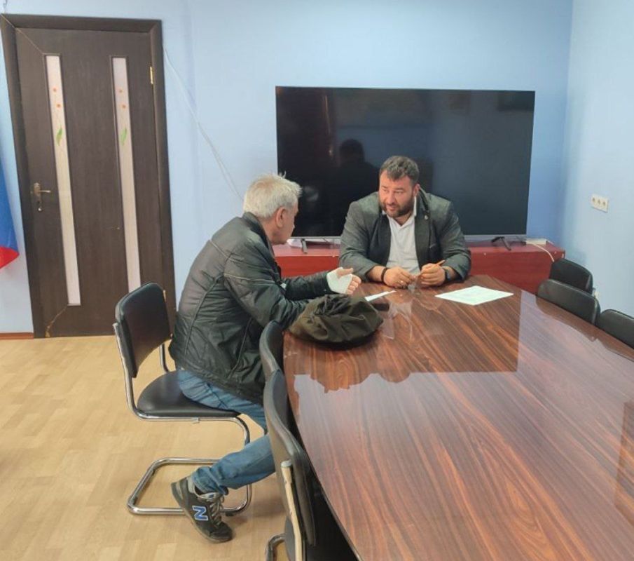 Олег Саввич Хараджа, руководитель Управы Приморского внутригородского района, провел личный прием жителей Олег Саввич Хараджа, руководитель Управы Приморского внутригородского района, провел личный прием жителей