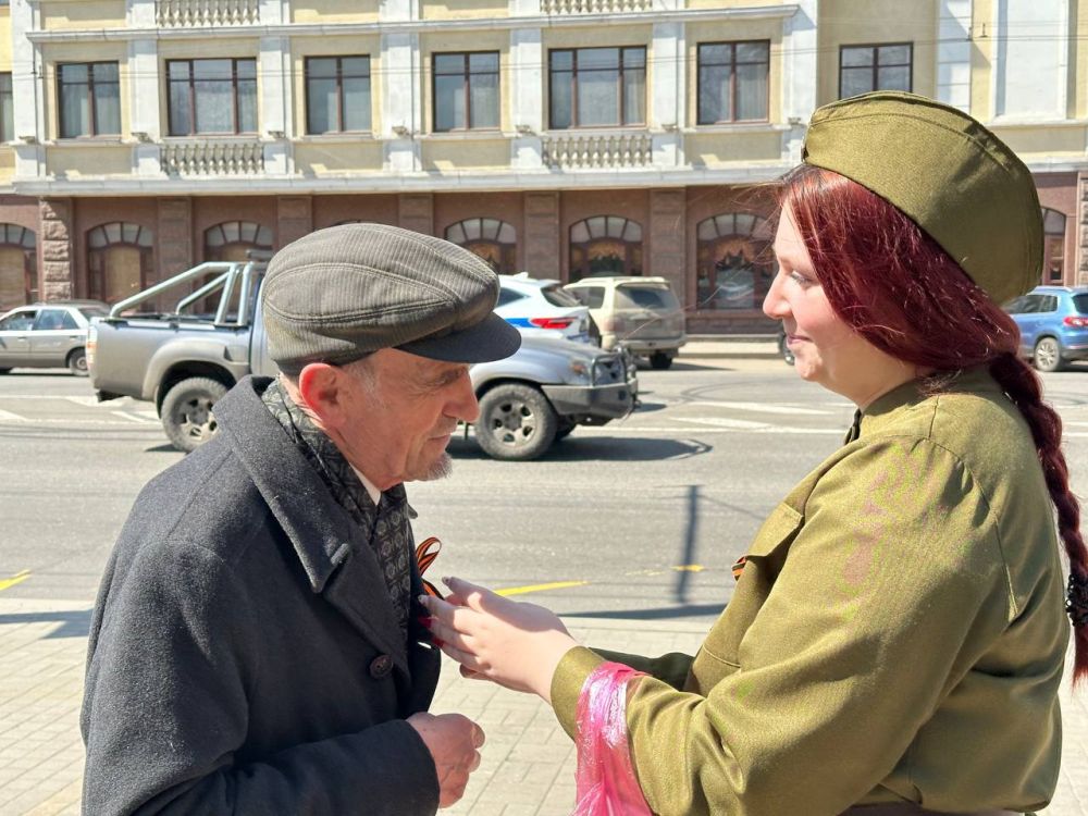 Члены Молодежного совета Росреестра по ДНР присоединились к Всероссийской акции «Георгиевская ленточка» Члены Молодежного совета Росреестра по ДНР присоединились к Всероссийской акции «Георгиевская ленточка»