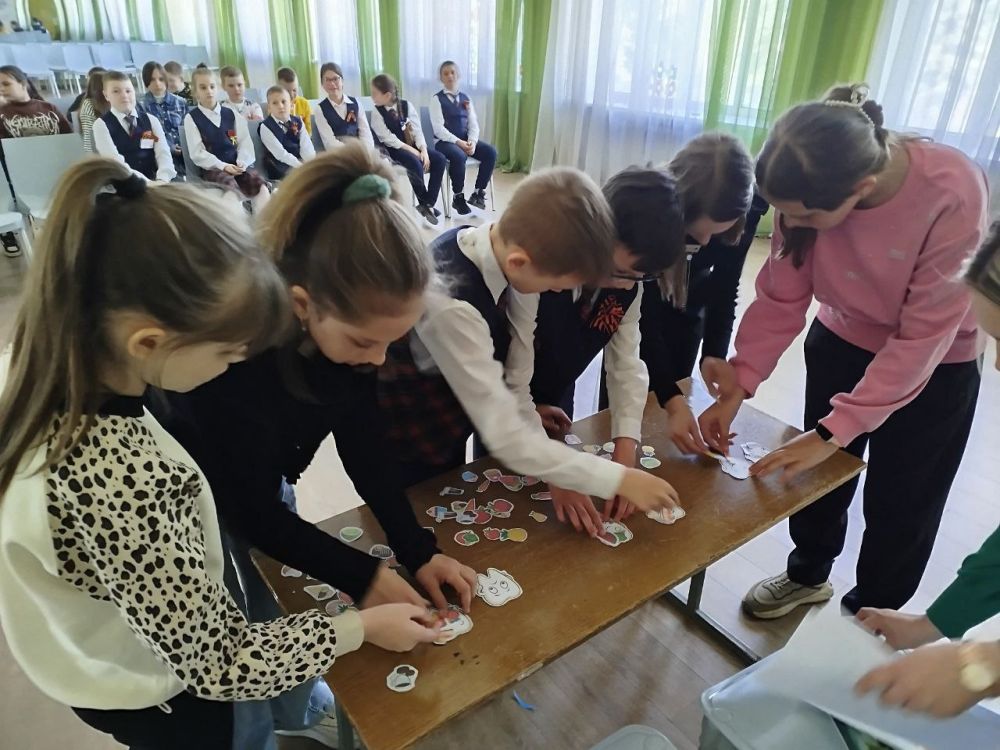 В рамках проекта партии Единая Россия "Здоровое будущее" заведующая терапевтическим отделением поликлиники 2 ЯЦРБ МБ ДНР Асаул Елена Анатольевна совместно с врачом терапевтом Кузьменко Анастасией Алексеевной, посетили ГБОУ... В рамках проекта партии Единая Россия "Здоровое будущее" заведующая терапевтическим отделением поликлиники 2 ЯЦРБ МБ ДНР Асаул Елена Анатольевна совместно с врачом терапевтом Кузьменко Анастасией Алексеевной, посетили ГБОУ...